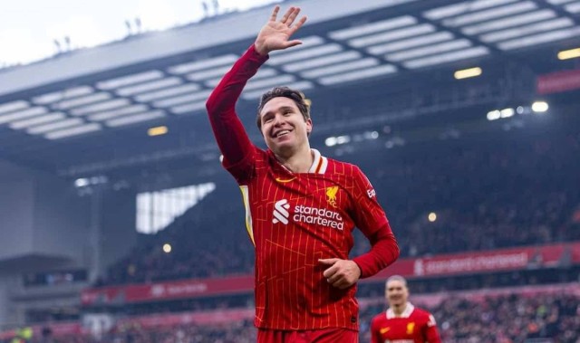 留队是对还是错？27岁基耶萨迎生涯低谷，17岁新星成他竞争对手