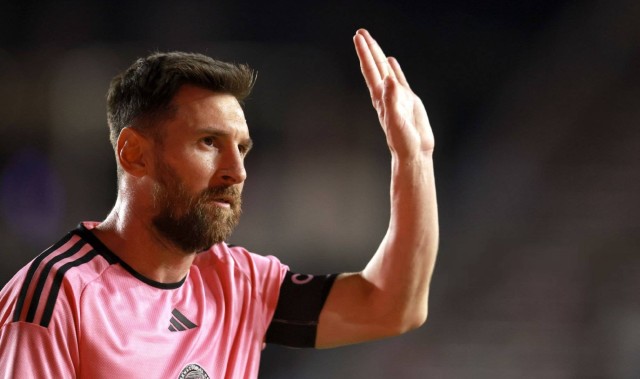 曼联新援选最喜欢球员：梅西决赛击败C罗夺冠！