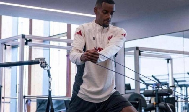 欧冠豪门全胜，巴黎或面临出局压力，皇马拜仁利物浦冲刺前四