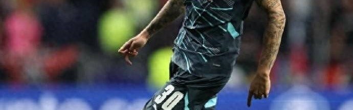 纽卡升级报价，9000万狂砸曼联猎物：22岁莱比锡射手面临抉择