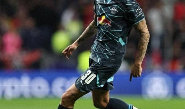 纽卡升级报价，9000万狂砸曼联猎物：22岁莱比锡射手面临抉择