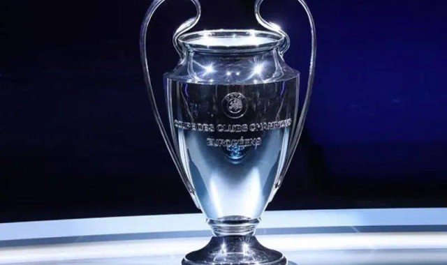 多赢一轮进欧冠！曼联弃将双双进球，穆里尼奥澄清欧冠的理念