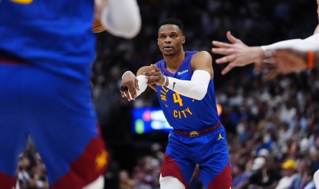 威少签约国王暂缓失业危机 今夏他为何如此狼狈？