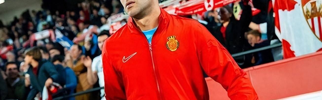 对坐替补席不满，西甲球队副队长被撤职