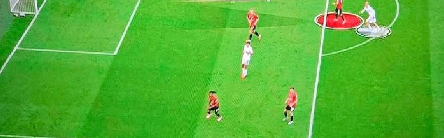 B费不满主裁根源曝光，后撤战术大失败！曼联唯一威胁竟由门将创造