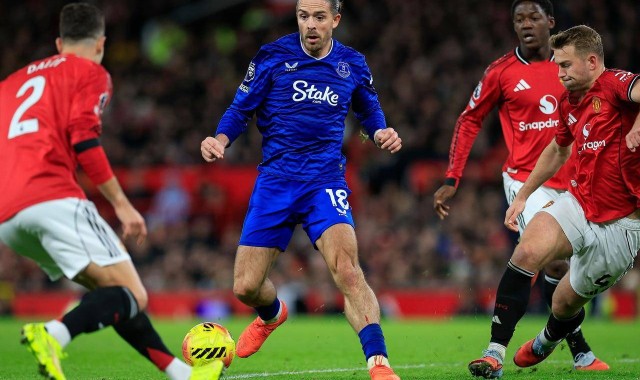 曼联为何0-1不敌10人埃弗顿？答案很明显了，很多人还没发现！