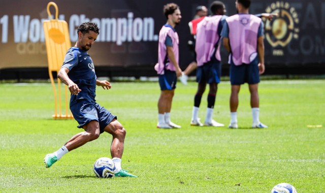 巴黎圣日耳曼夺冠后的风波：姆巴佩离开后的争议与支持