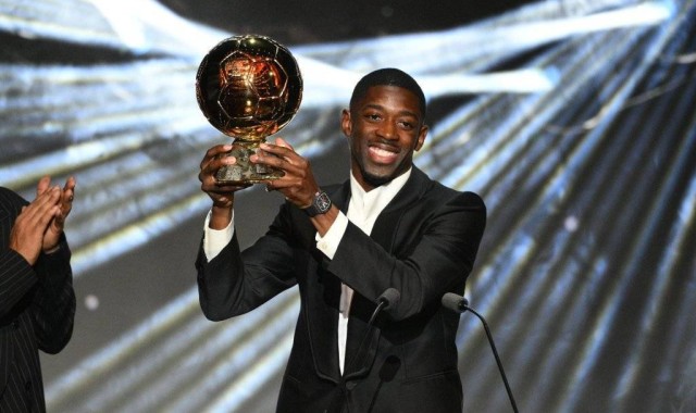 登贝莱捧起金球奖！这一刻，足球看上去更纯粹了
