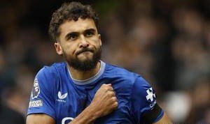 在收购大战中领跑，曼联即将迎来新前锋