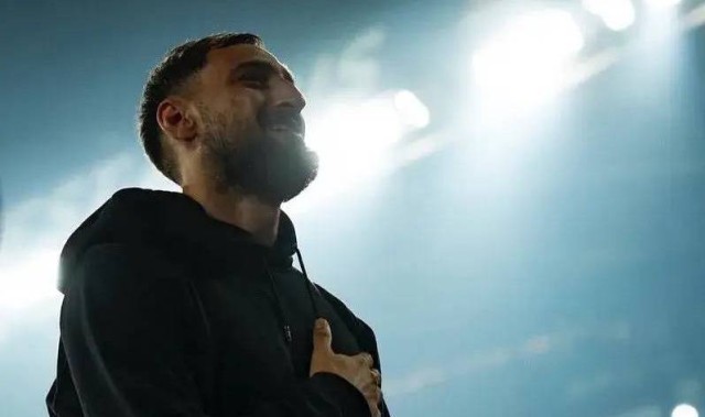 法甲：好聚好散，多纳鲁马在大巴黎主场和球迷们告别，下一站未定